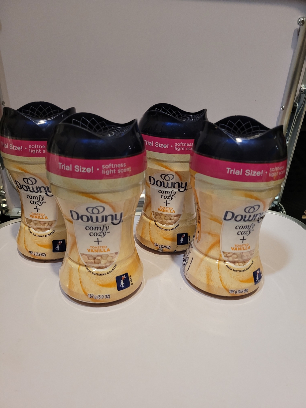 Downy Comfy Cozy Toasted Vanilla Scent Booster - Pink & Cream Trial Size